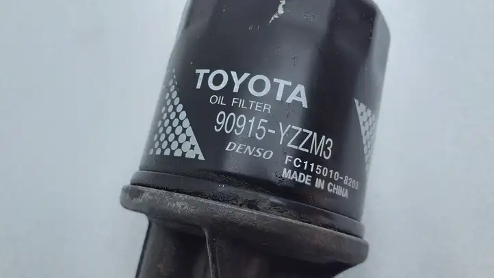 Toyota Aygo AB40 (2014 - 2018) 90915YZZM3 Кронштейн масляного фильтра — фото 2
