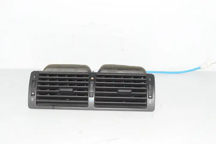 BMW 5 E39 (1996 - 2003) 8361895 Центральный воздушный дефлектор — фото 1
