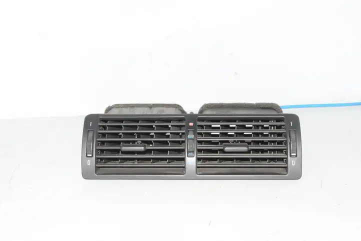 BMW 5 E39 (1996 - 2003) 8361895 Центральный воздушный дефлектор — фото 1
