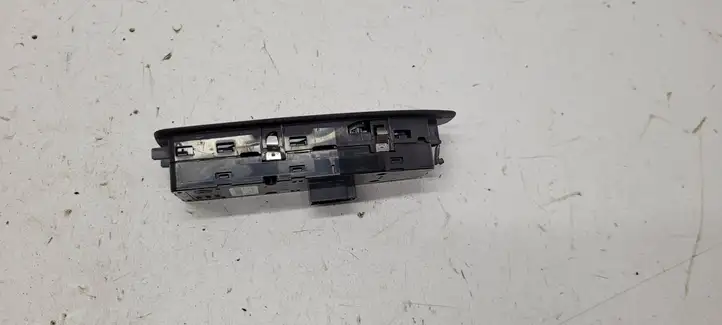 BMW M3 F80 (2014 - 2020) 9208109 Блок кнопок стеклоподъемников — фото 2