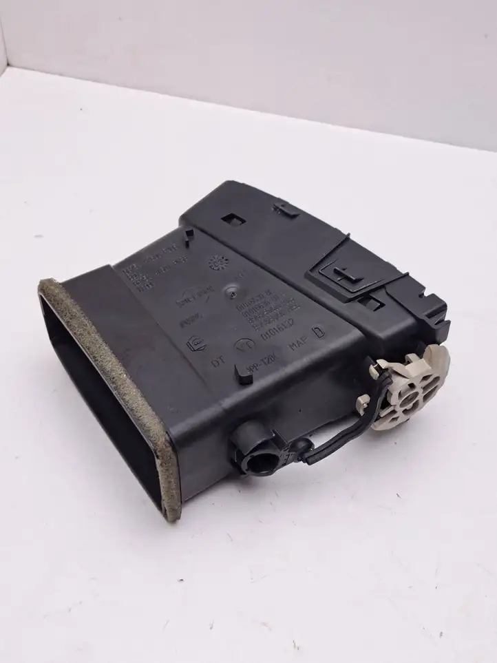 Nissan Micra (2003 - 2007) 68750AX601 Центральный воздушный дефлектор — фото 1