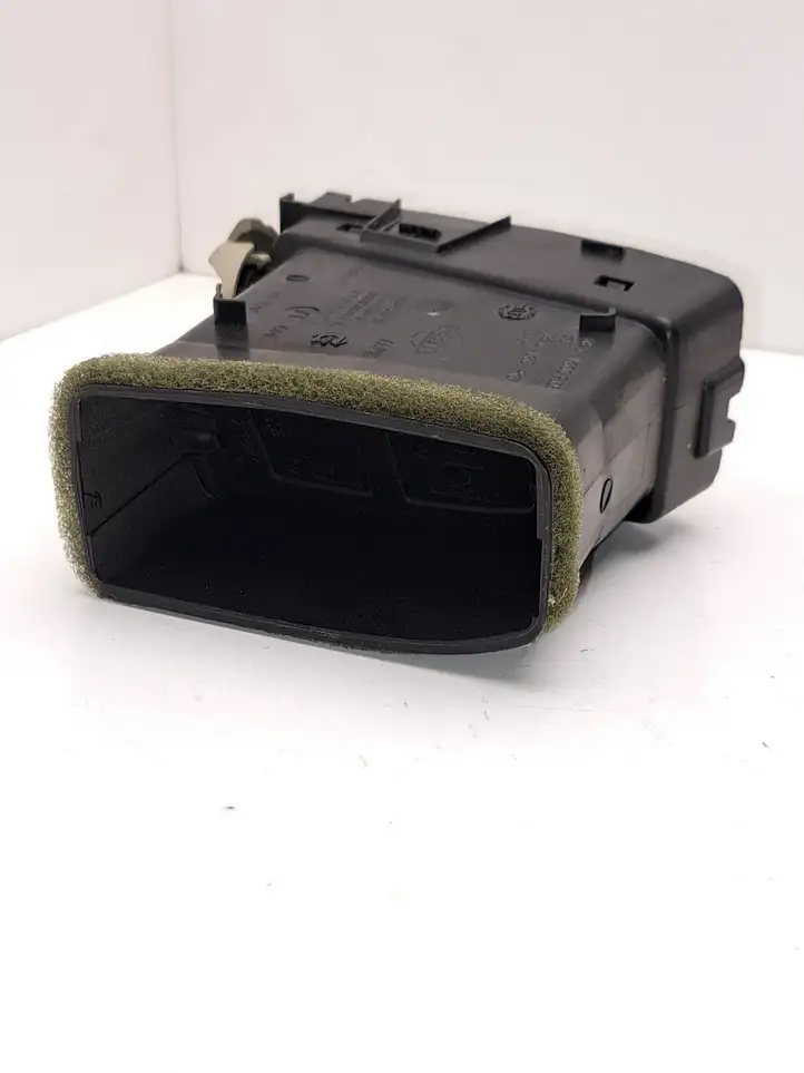 Nissan Micra (2003 - 2007) 01016102 Центральный воздушный дефлектор — фото 3