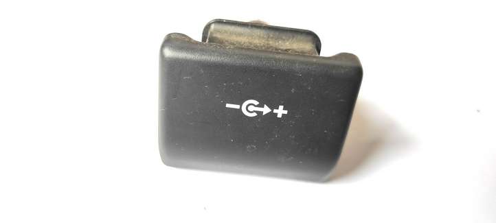 Land Rover Discovery (2004 - 2009)  1531440 12 V гнездо (сзади)