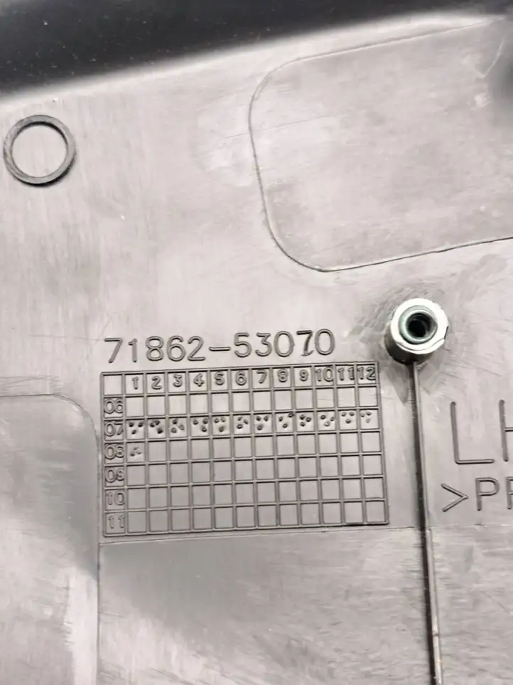 Lexus IS 220D-250-350 (2005 - 2010) 7186253070 Обшивка сидений — фото 4