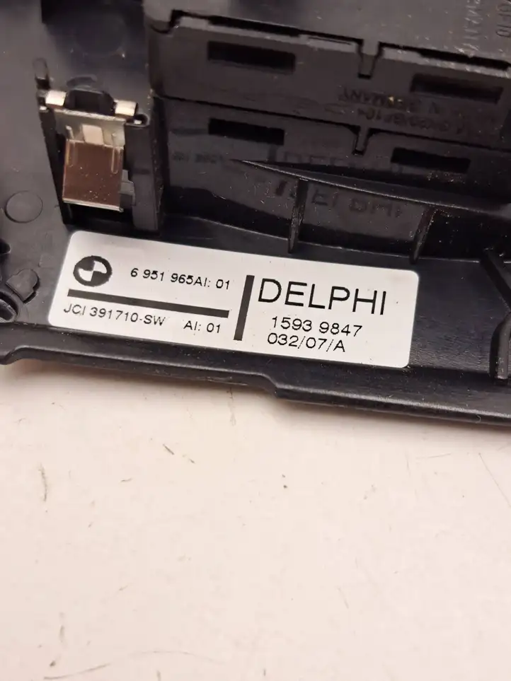 BMW 5 E60 E61 (2004 - 2010) 6951965 Кнопка стеклоподъемников — фото 3