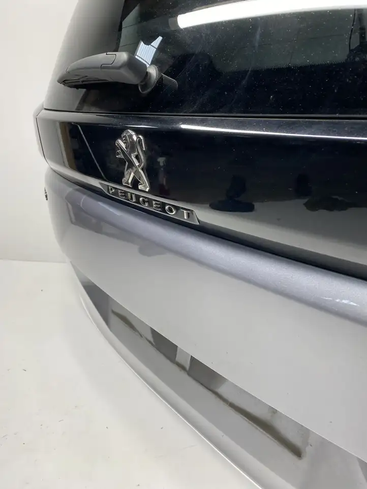 Peugeot 5008 II (2017 - 2020) Крышка багажника — фото 12