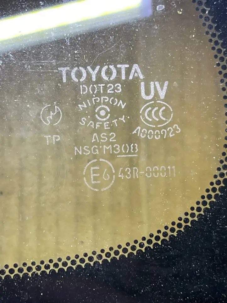 Toyota RAV 4 (XA20) (2000 - 2005) Заднее боковое стекло — фото 2