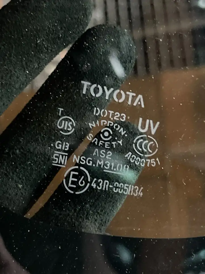 Toyota Prius (XW30) (2009 - 2015) Заднее боковое стекло — фото 2