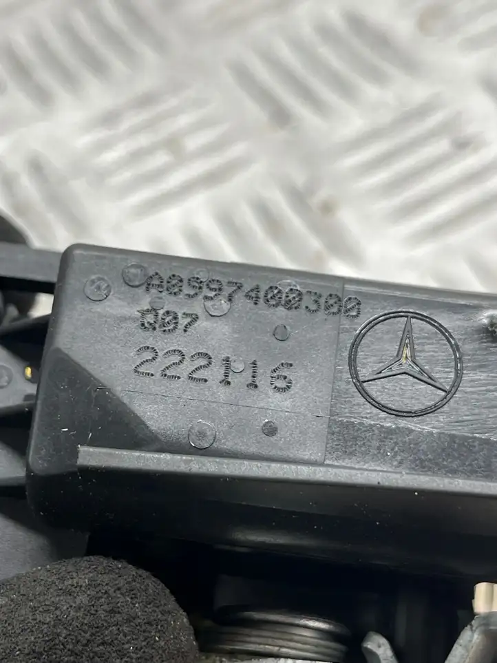 Mercedes-Benz GLC X253/C253 (2015 - ) A0997400600 Замок крышки багажника — фото 3