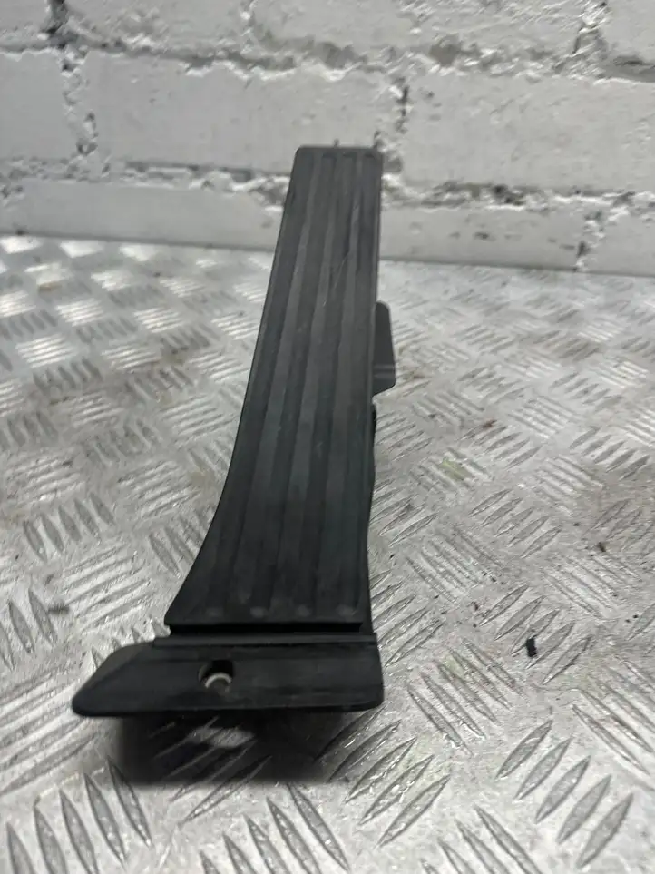 BMW 3 F30 F35 F31 (2012 - 2018) 6853175 Педаль акселератора — фото 1