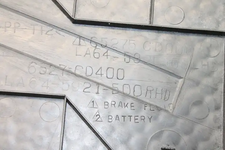 Nissan 350Z (2001 - 2009) 65275CD400 Крышка ящика аккумулятора — фото 5