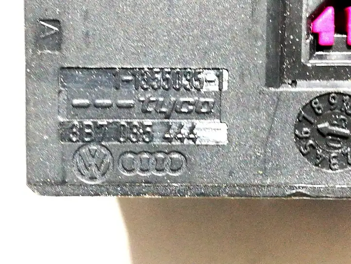 Volkswagen Touareg I (2002 - 2010) 3B7035444 Разъемы магнитолы — фото 4
