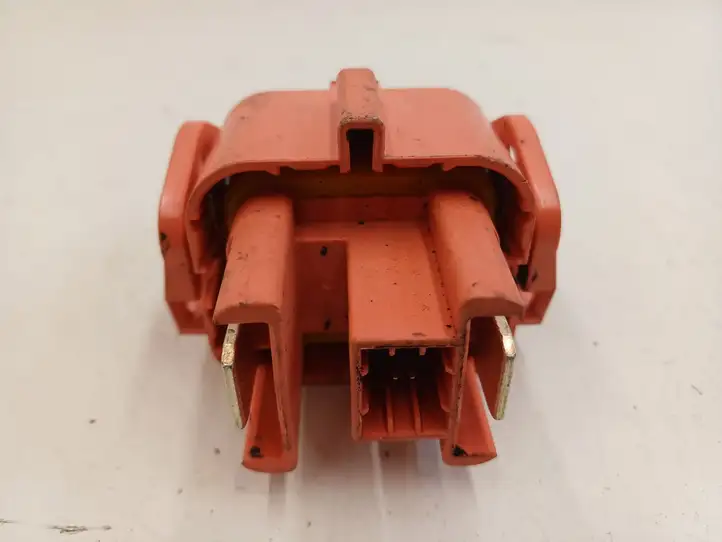 Volvo XC90 (2014 - 2019)  31473430 Предохранитель реле аккумулятора