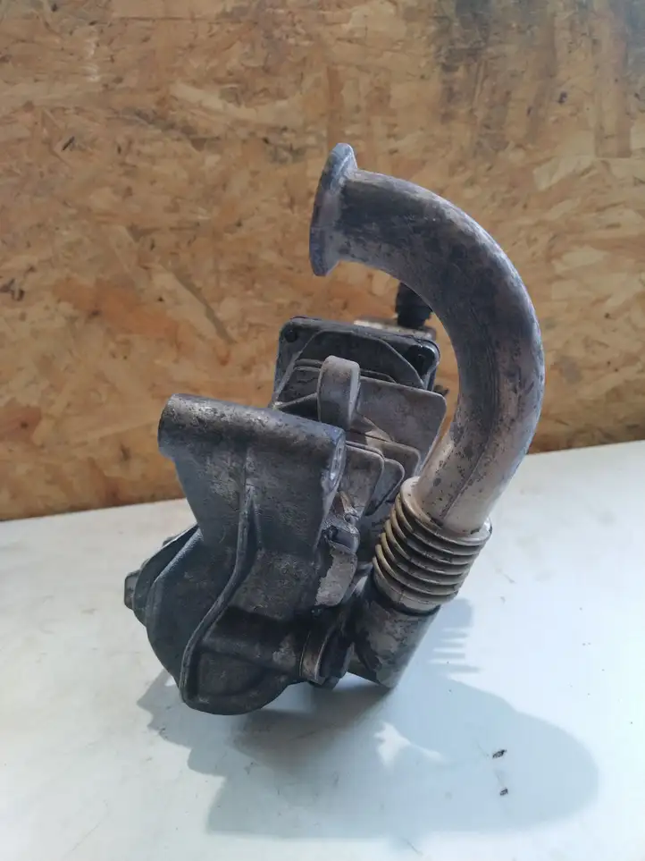 Renault Scenic II -  Grand scenic II (2003 - 2006)  8200360566A Клапан EGR