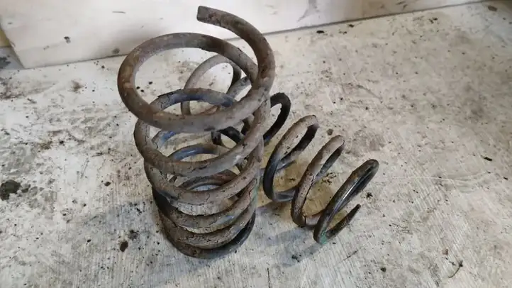 Toyota Previa (XR30, XR40) II (2000 - 2006)  482312J040 Пружина