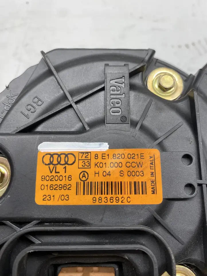 Audi A4 S4 B7 8E 8H (2004 - 2009) 9020016 Прочие детали салона — фото 4