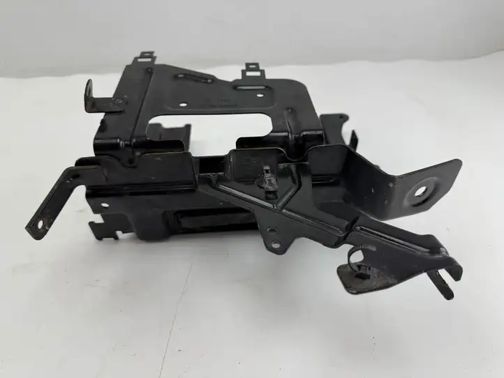 Audi A3/S3 8V (2012 - 2016) 5Q097179602 Кронштейн аккумулятора гибридного автомобиля — фото 4