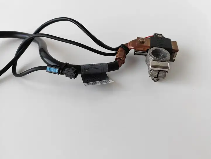 BMW 5 E60 E61 (2004 - 2010)  6928989 Минусовый провод (аккумулятора)