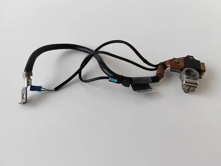 BMW 5 E60 E61 (2004 - 2010)  6928989 Минусовый провод (аккумулятора)