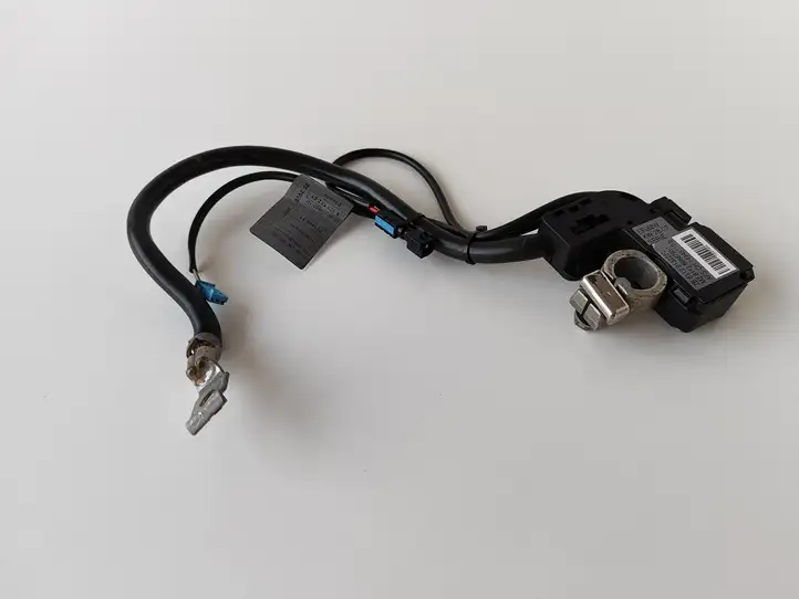 BMW 5 E60 E61 (2004 - 2010)  71190911 Минусовый провод (аккумулятора)
