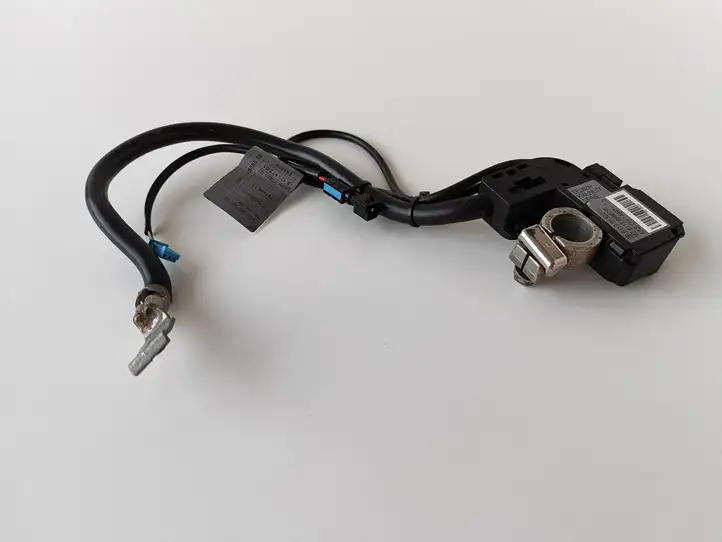 BMW 5 E60 E61 (2004 - 2010)  71190911 Минусовый провод (аккумулятора)
