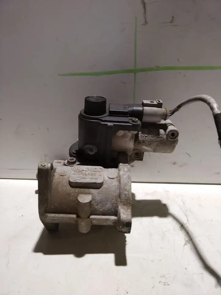 Volkswagen Touran I (2003 - 2010)  03G129637A Клапан EGR