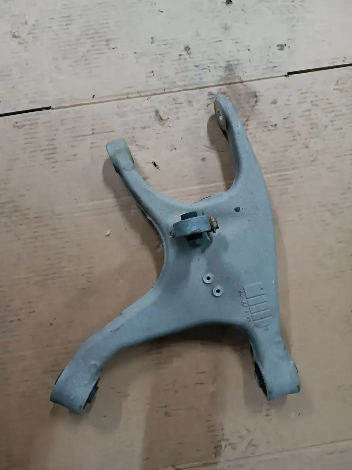 Audi A4 (2007 - 2011)  8K0505312J Вилы