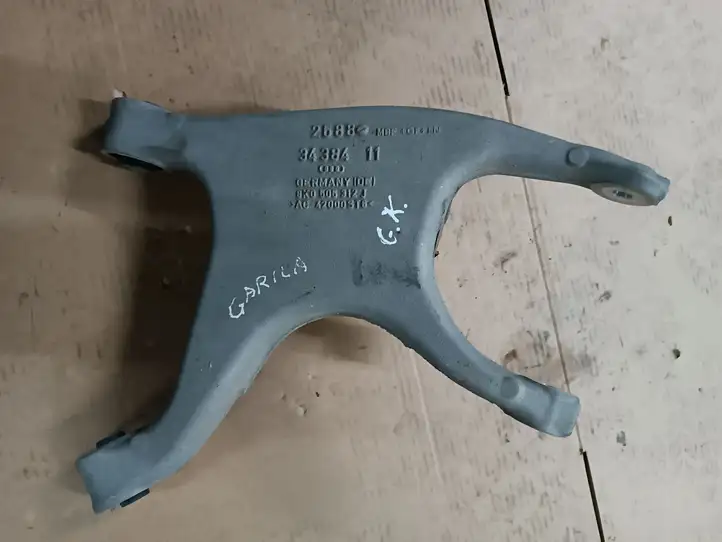 Audi A4 (2007 - 2011)  8K0505312J Вилы