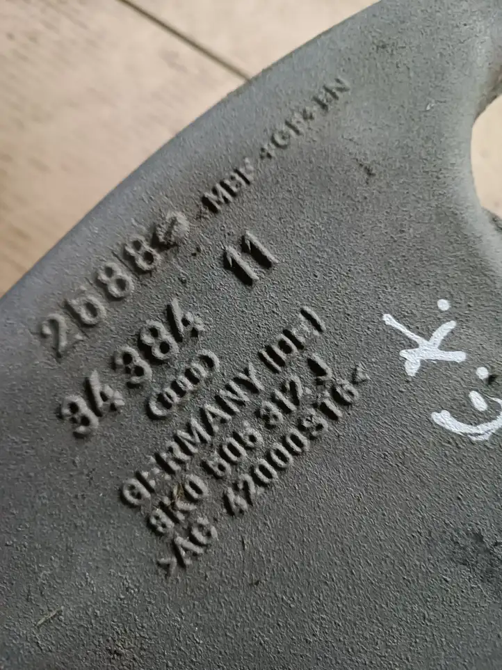 Audi A4 (2007 - 2011)  8K0505312J Вилы