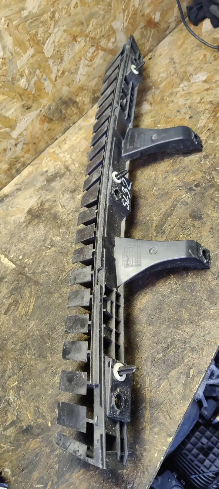 Peugeot 308 (2013 - 2021) 9800981980 Кронштейн заднего бампера — фото 1