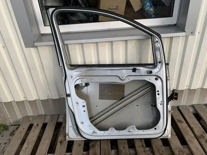 Volkswagen Touran I (2003 - 2010) LA7W Дверь — фото 2