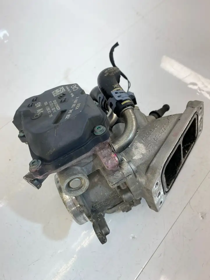 Audi A6 C7 (2014 - 2018) 04L128063P Электрозадвижка двигателя — фото 1