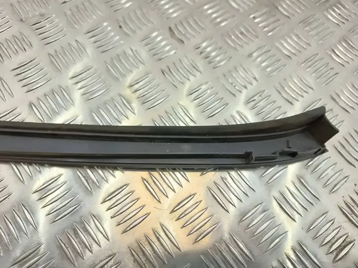 Opel Astra J (2009 - 2012) 13280301 Накладка стоек лобового стекла — фото 6