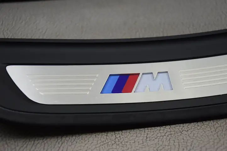 BMW 5 G30 G31 (2016 - ) 8064906 Накладка порога — фото 4