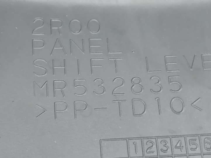 Mitsubishi Lancer (2003 - 2007)  MR532835 Рамка рычага переключения передач