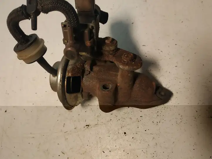 Toyota Avensis T220 (2000 - 2003) 2562027060 Клапан EGR — фото 1