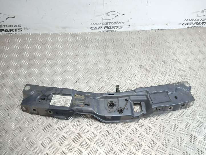 Opel Meriva (2002 - 2006)   Верхняя часть панели радиаторов (телевизора)