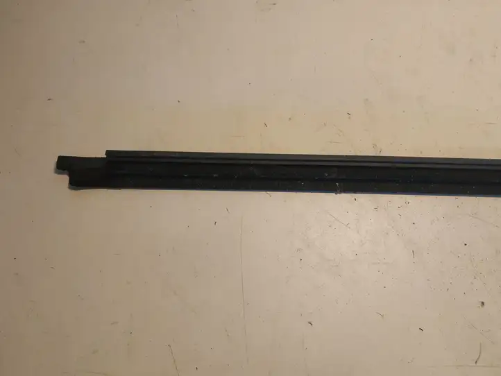 Volvo V70 (2000 - 2004) Накладка стекла передней двери — фото 4