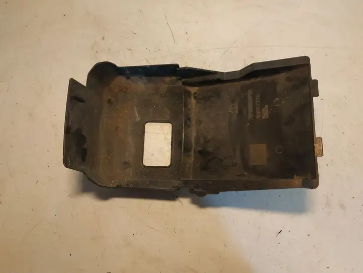 Volvo V50 (2004 - 2008) 30667276 Крышка ящика аккумулятора — фото 3