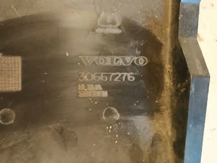 Volvo V50 (2004 - 2008) 30667276 Крышка ящика аккумулятора — фото 7
