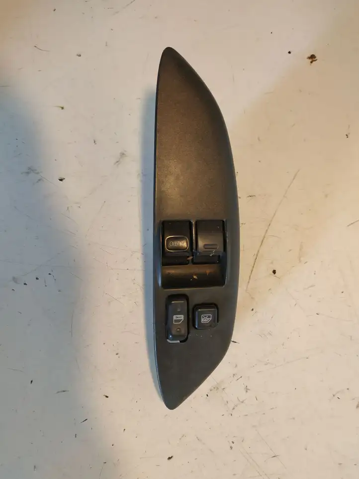 Toyota Yaris (1999 - 2003) 0122606 Блок кнопок стеклоподъемников — фото 4