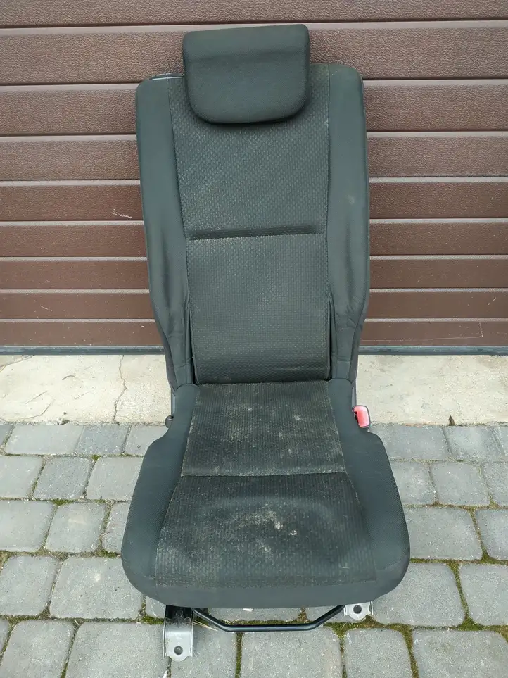 Toyota Corolla Verso AR10 (2004 - 2009) Второй ряд сидений — фото 1