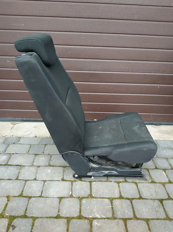 Toyota Corolla Verso AR10 (2004 - 2009) Второй ряд сидений — фото 8