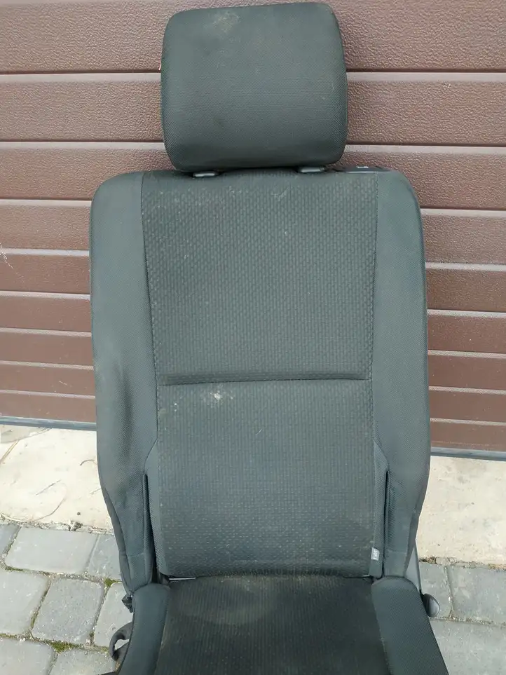 Toyota Corolla Verso AR10 (2004 - 2009) Второй ряд сидений — фото 3