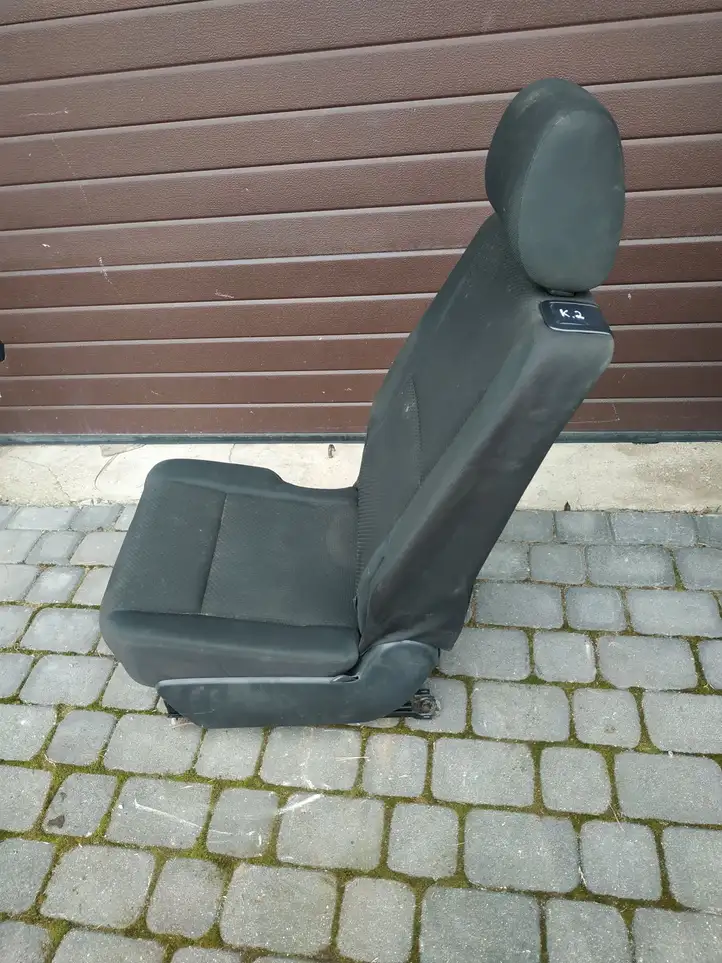 Toyota Corolla Verso AR10 (2004 - 2009) Второй ряд сидений — фото 4
