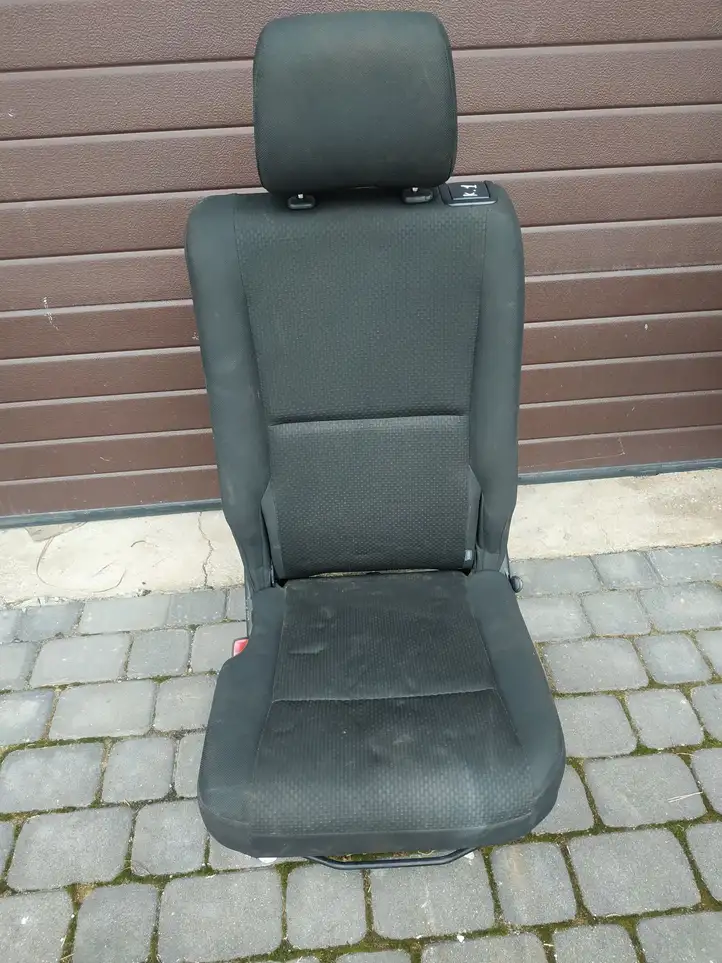 Toyota Corolla Verso AR10 (2004 - 2009) Второй ряд сидений — фото 11