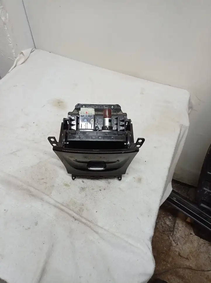 Buick Encore II (2019 - ) 42599062 Передняя пепельница — фото 2