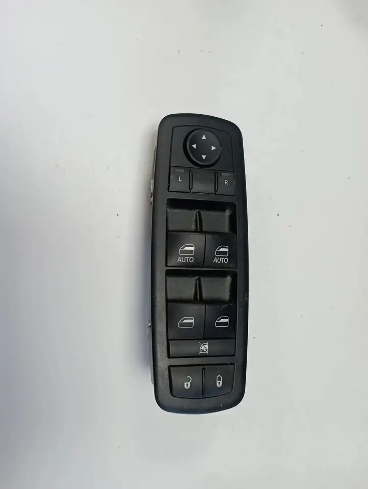 Chrysler Pacifica (2016 - ) 10123670 Блок кнопок стеклоподъемников — фото 1