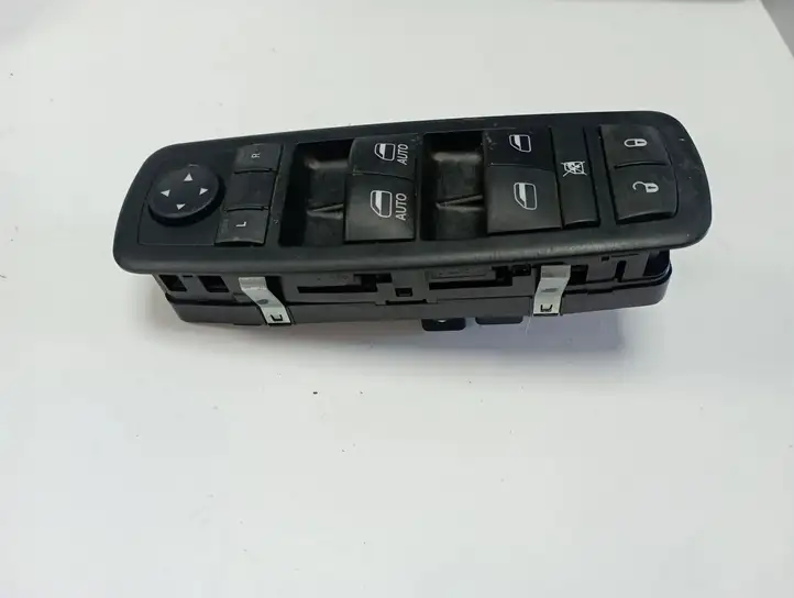 Chrysler Pacifica (2016 - ) 10123670 Блок кнопок стеклоподъемников — фото 3