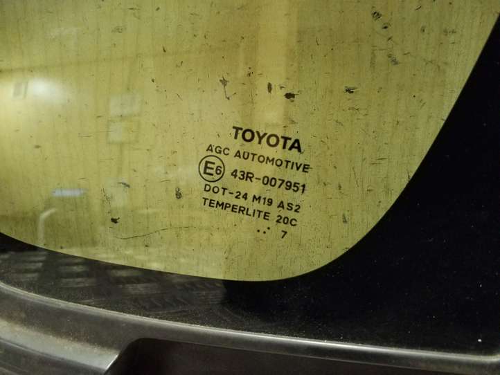 Toyota Auris 150 (2006 - 2012)   Треугольное стекло в передней части кузова